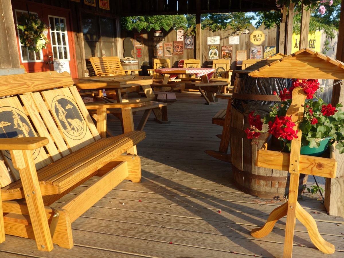 Old town country shop @ Meadows of Dan, Blue Ridge Parkway, Virginia, USA - Karina Noriega